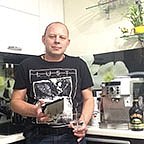 Стиральная машина Hotpoint Ariston - шумит